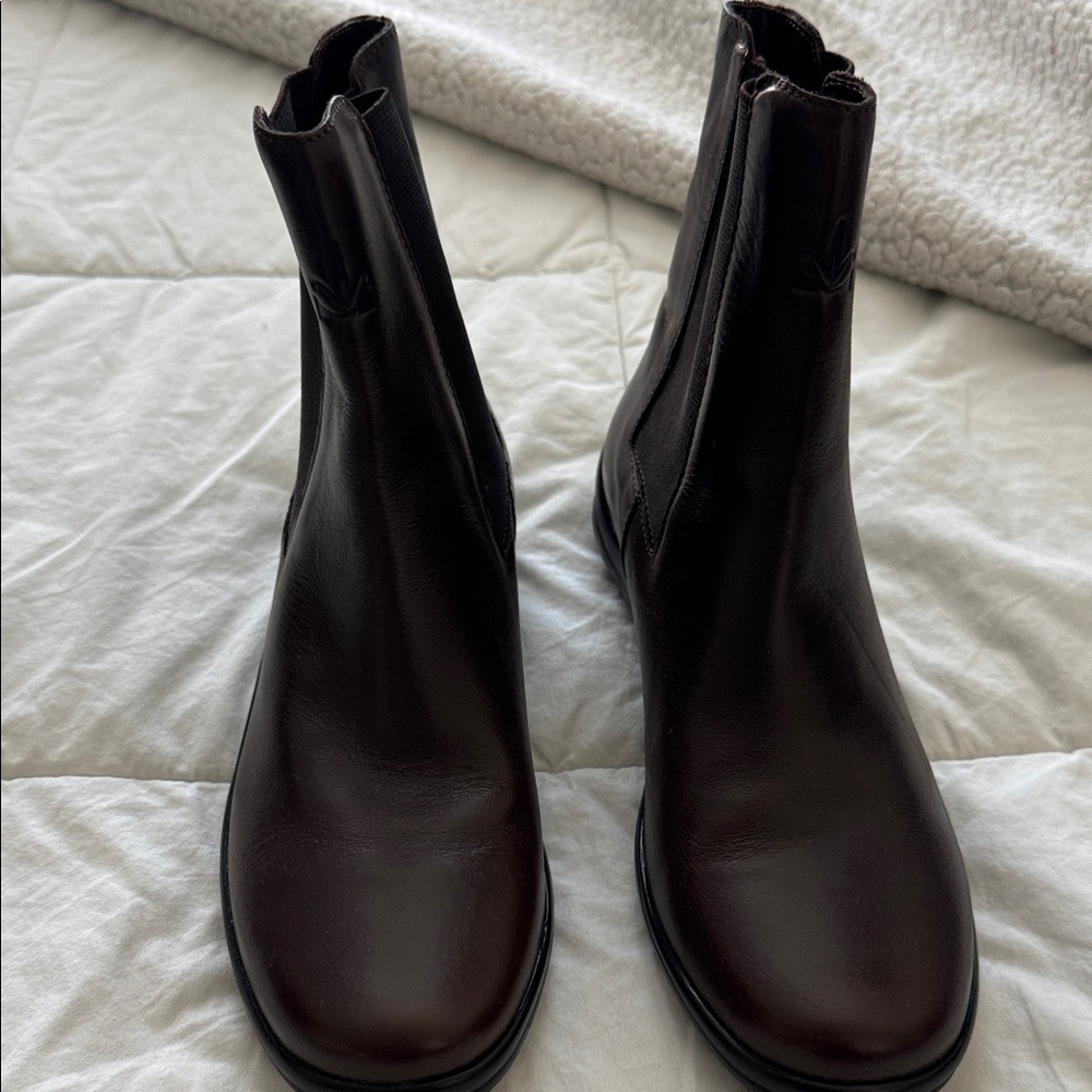 NWOB- Toschi Women’s Dark Brown Chelsea Ankle Boots Leather (made in Italy)